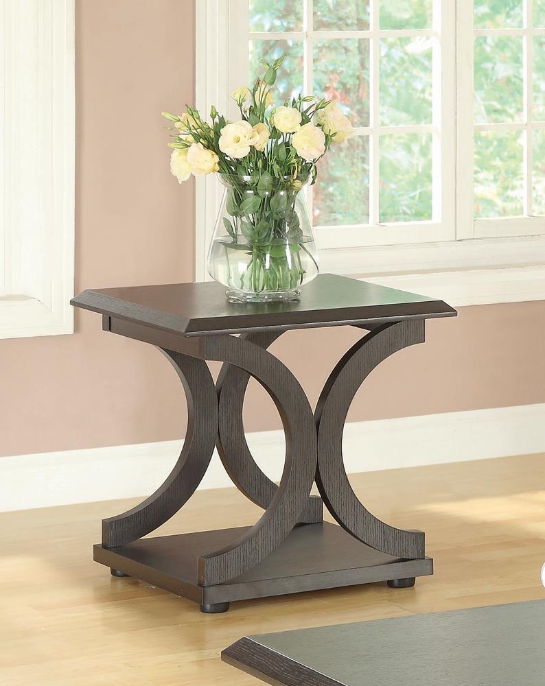 Shelly - END TABLE