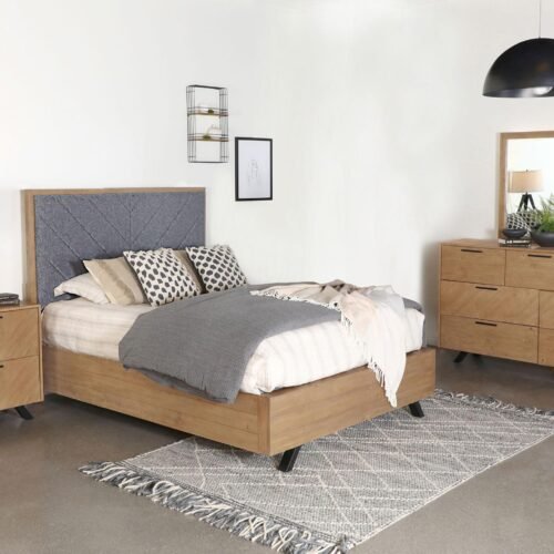 Taylor 4-piece Queen Bedroom Set Light Honey Brown